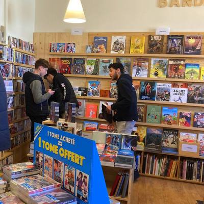 « Jeunes en librairie » : Les lycéens à la rencontre d’une artiste locale
